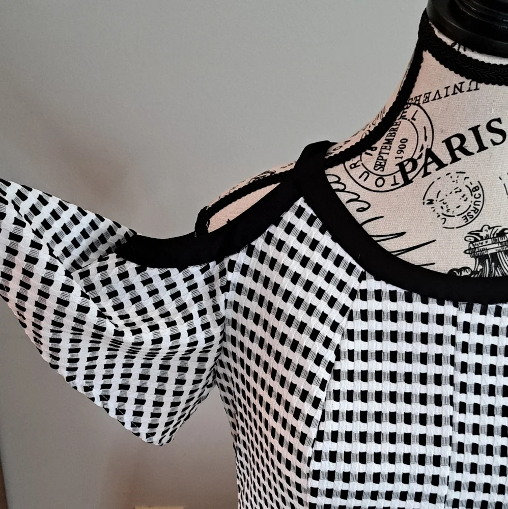 Danny and Nicole Stylish Black and White Checkered Dress Size 10 - Picture 4 of 5